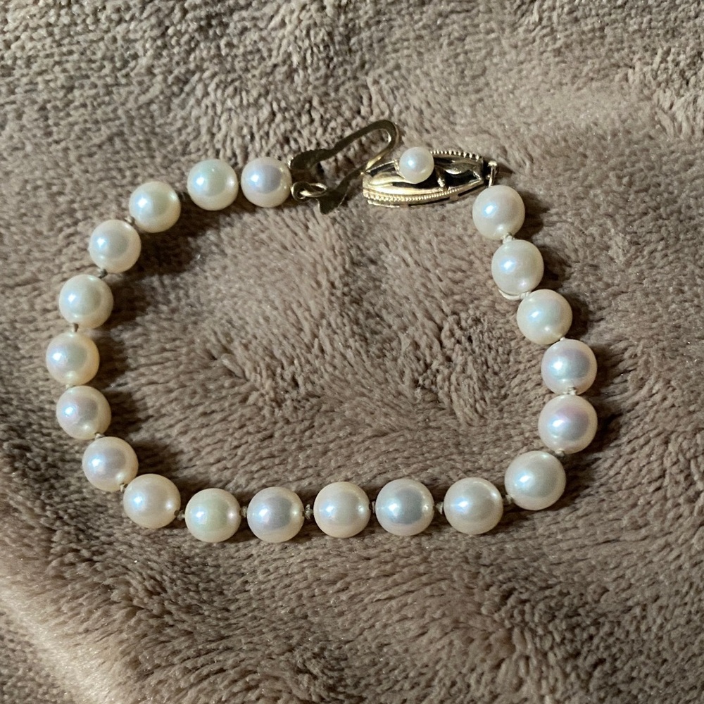 Mikimoto 14k yellow gold with White Pearl Bracelet 6mm